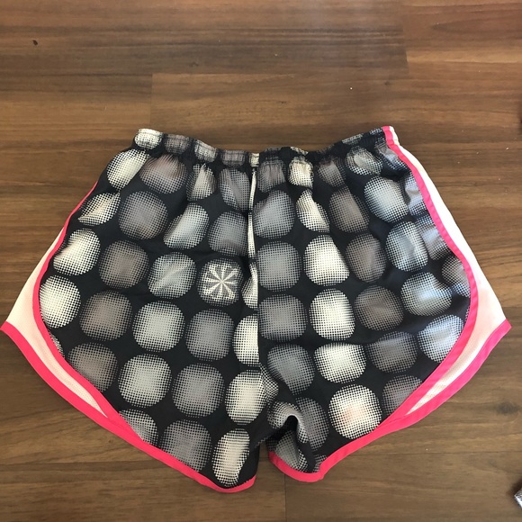 Nike running shorts - Picture 2 of 2